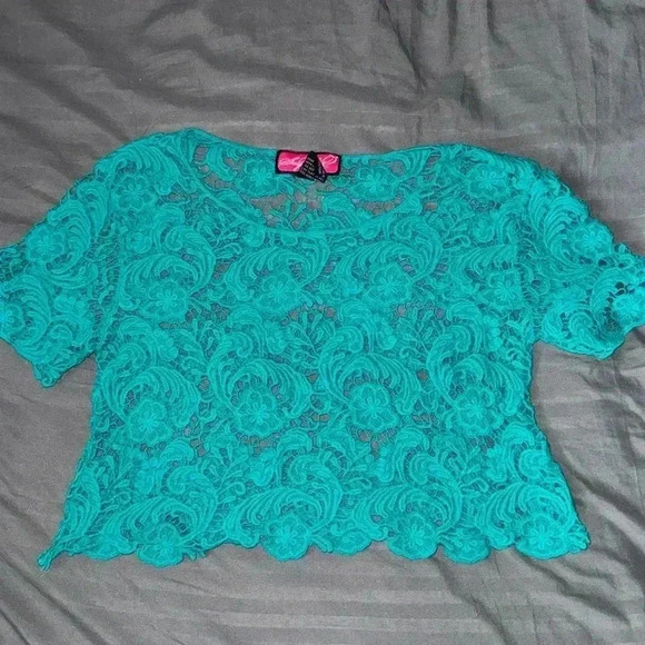 Crochet crop top - Picture 2 of 4